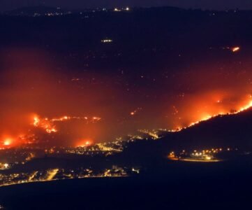 Feux de forêt dans le nord d'Israël suite à des tires de roquettes du Liban